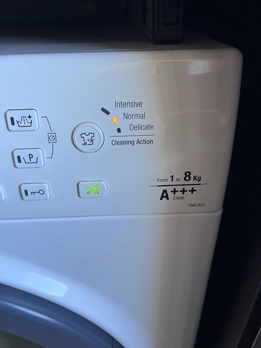 Maquina Lavar Hotpoint FMG823 8Kg