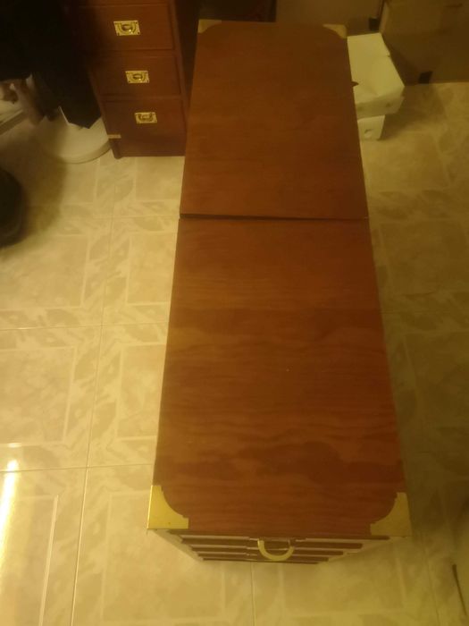 Vendo cabeceira e secretária com arrumação