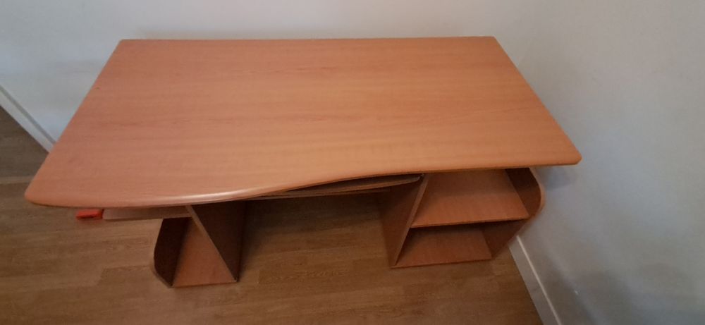 Mesa de escritório em madeira