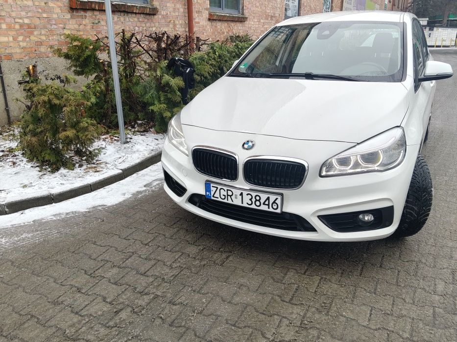 BMW 2 grand taurer 2016r sam parkuje