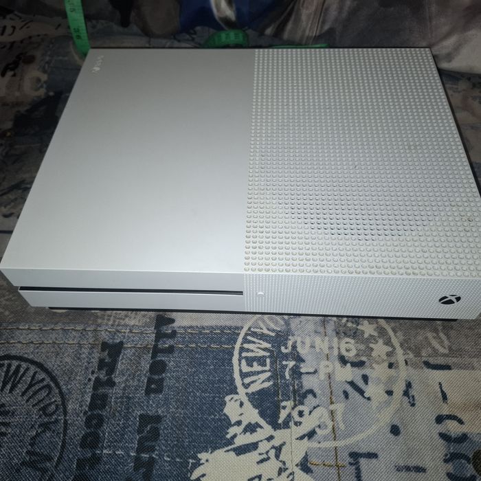 Xbox one S w bardzo dobrym stanie