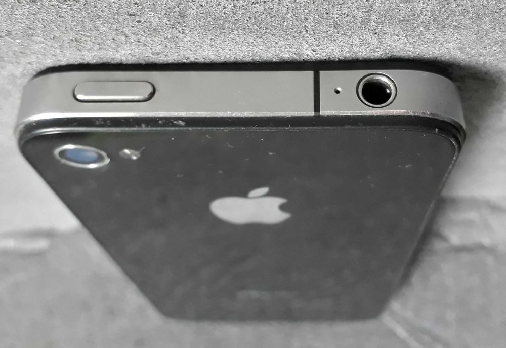 Сенсорний мобільний телефон IPhone A1332