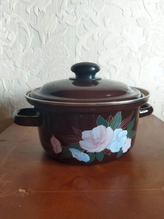 ємальована кастрюля
