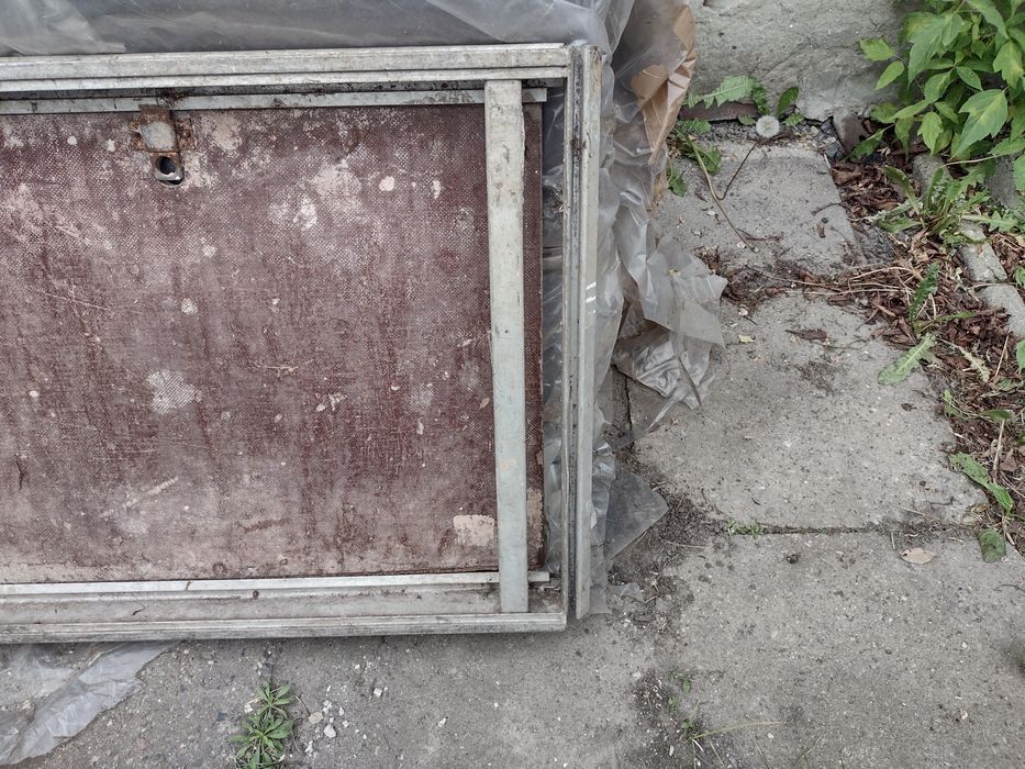 Podest z włazem alu