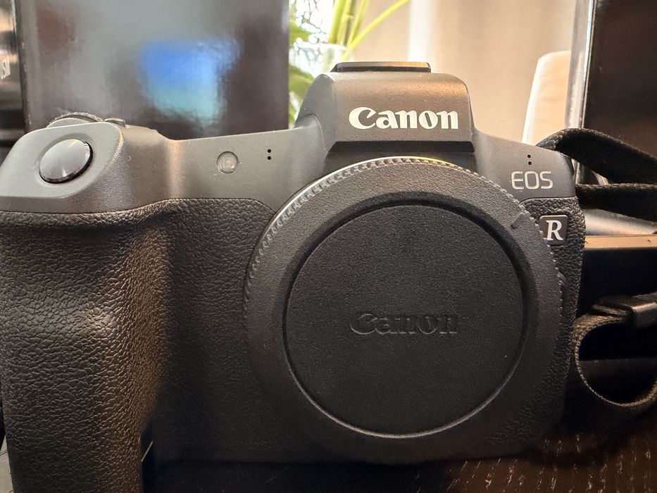 Canon eos R + Canon Rf 24-105L f/4 poucos disparos, tudo muito estimado, tem bateria extra.