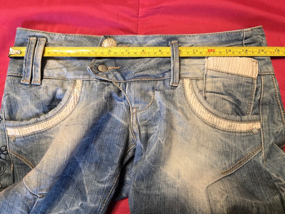 Calças personalizadas em ganga