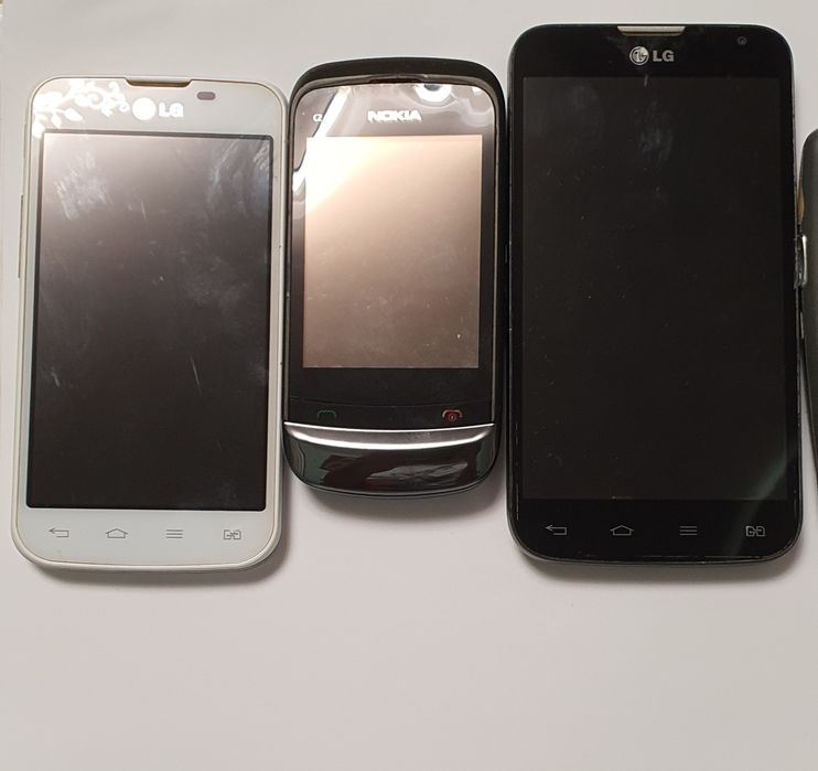 Продам старі телефони на запчастини