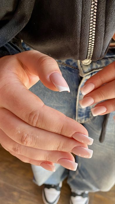 Манікюр,педикюр,нарощування нігтів