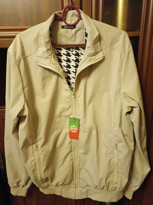 Продам мужскую ветровку.