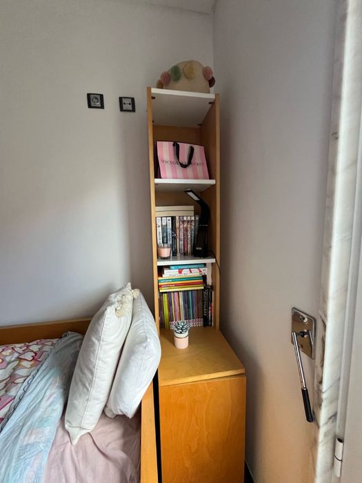 Cama solteiro com seis gavetas , estante e colchão