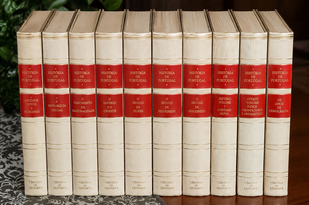 História de Portugal. composta por 9 volumes do Círculo de Leitores.