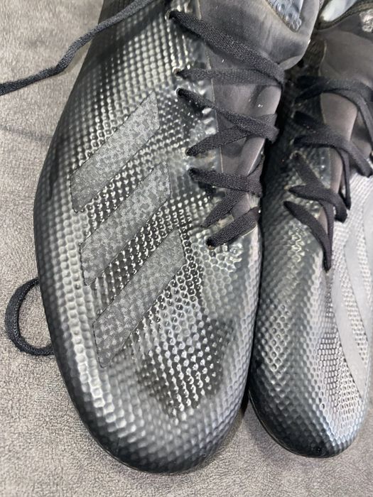 Продам футбольне взуття