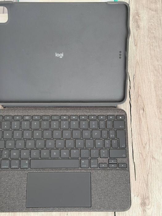 Чохол-клавіатура Logitech Combo Touch для iPad Pro 11 (920-010144)