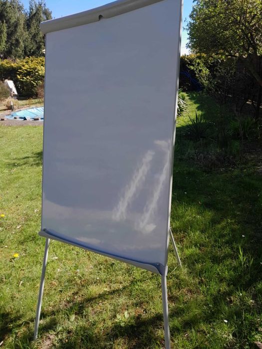 Flipchart  na trójnogu 100/60 cm-stan bardzo dobry