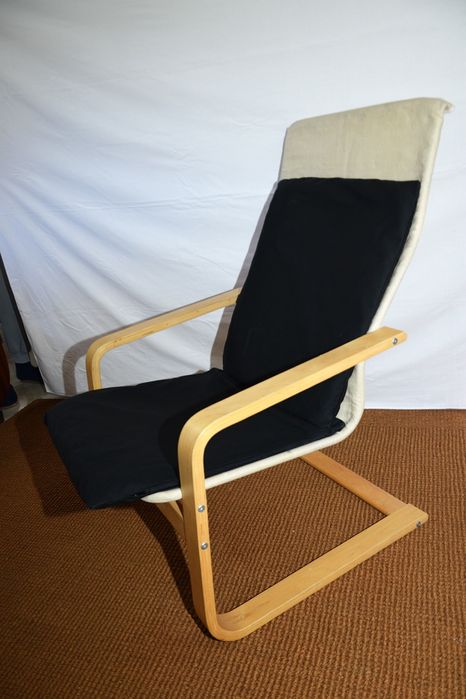 Poltrona IKEA preta e branco cru