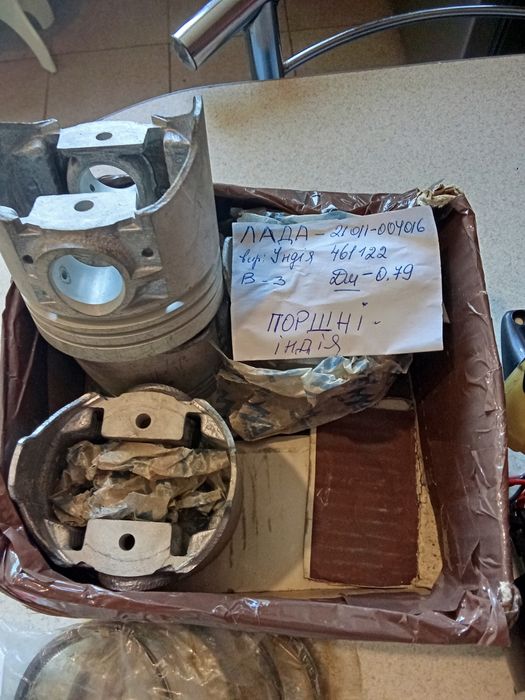 Поршні до ваз-2106,нові,рад.випуск  ціна 600гр за 4 штуки.
