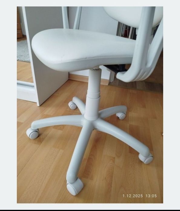 Fotel obrotowy biały