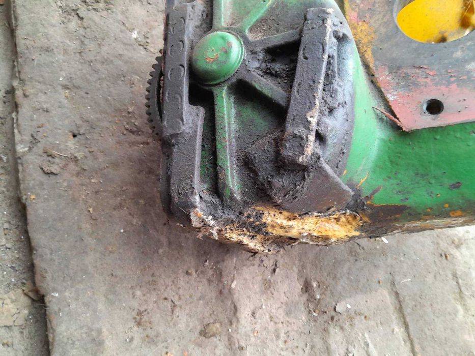 Корпус моста Джон Дір 330 John Deere 330