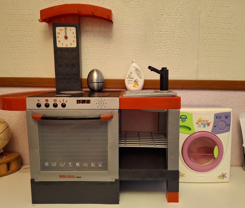 Кухня дитяча з посудом і продуктами