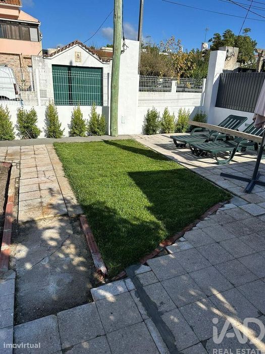 Casa / Villa T1 em Charneca de Caparica e Sobreda