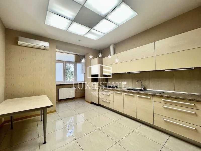 Продажа помещения 215 м2 пер. Лопатиский, метро Коституции