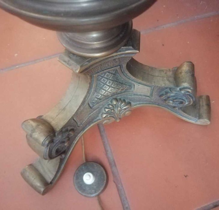 Antigo candeeiro de pé / chão em bronze cinzelado - Anos 30