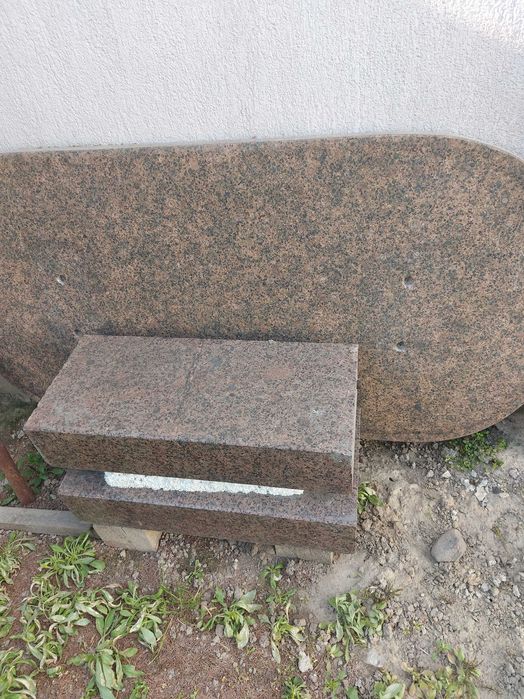 Stol ogrodowy granitowy