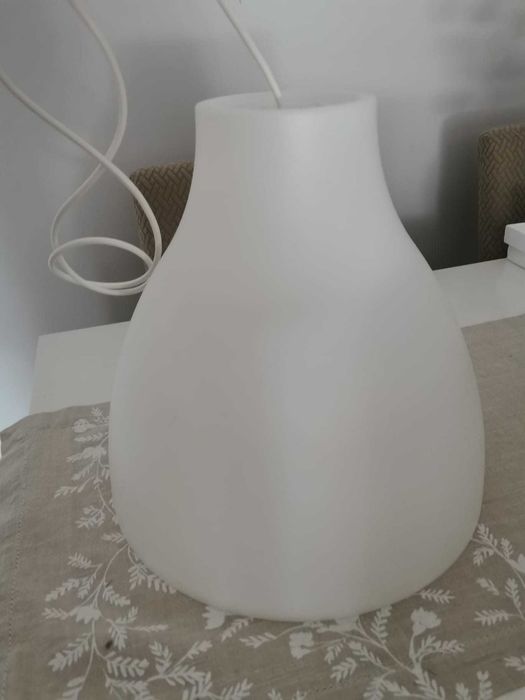 Candeeiro suspenso Ikea branco  + lâmpada