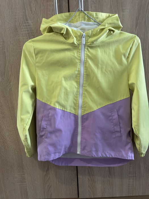 Продам вітрівку куртку для дівчинки
