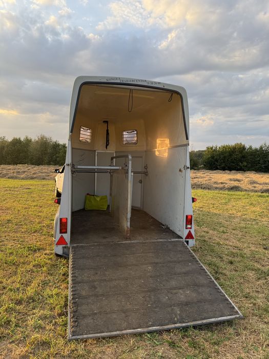 Przyczepa do przewozu koni konna zwierząt humbaur  rapid koniowóz