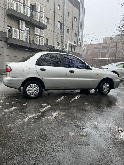 Автомобиль daewoo lanos