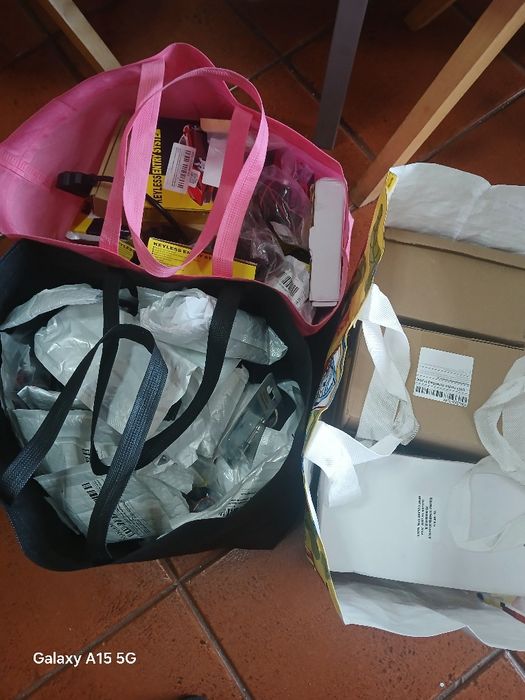 Auto-Radio, sensores de estacionamento, e câmeras de ré.