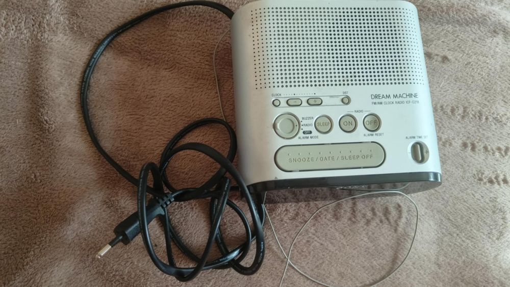 Bardzo głośny radio budzik Sony