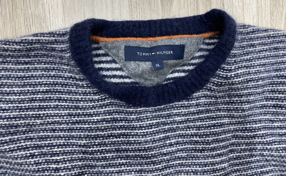 Męski sweter granatowo biały w paski Tommy Hilfiger wełniany wełna m