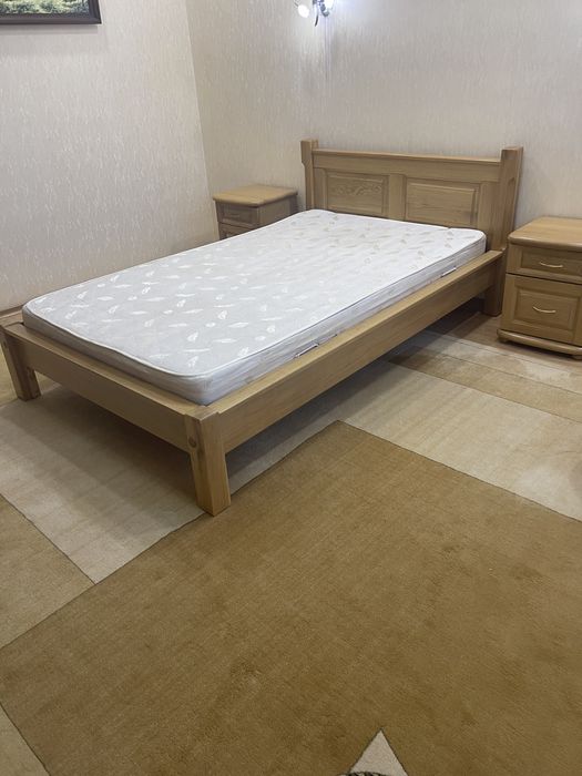 Кровать с матрасом и покрывалом с подушками 1400*2000