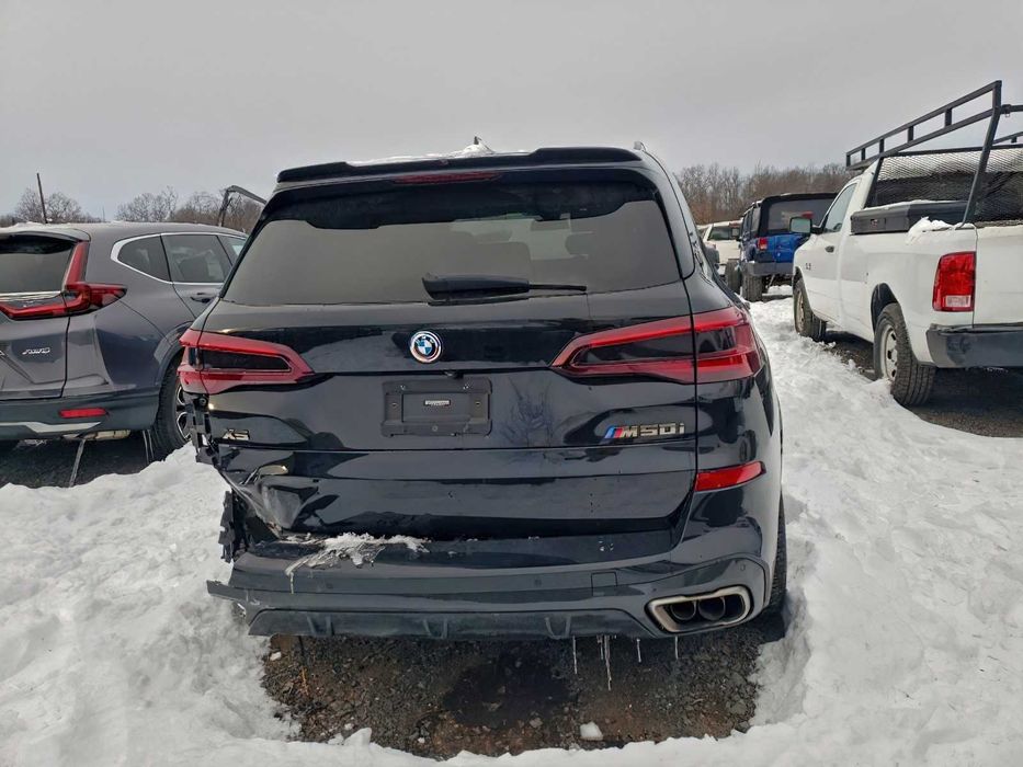 BMW X5 M50i      2022