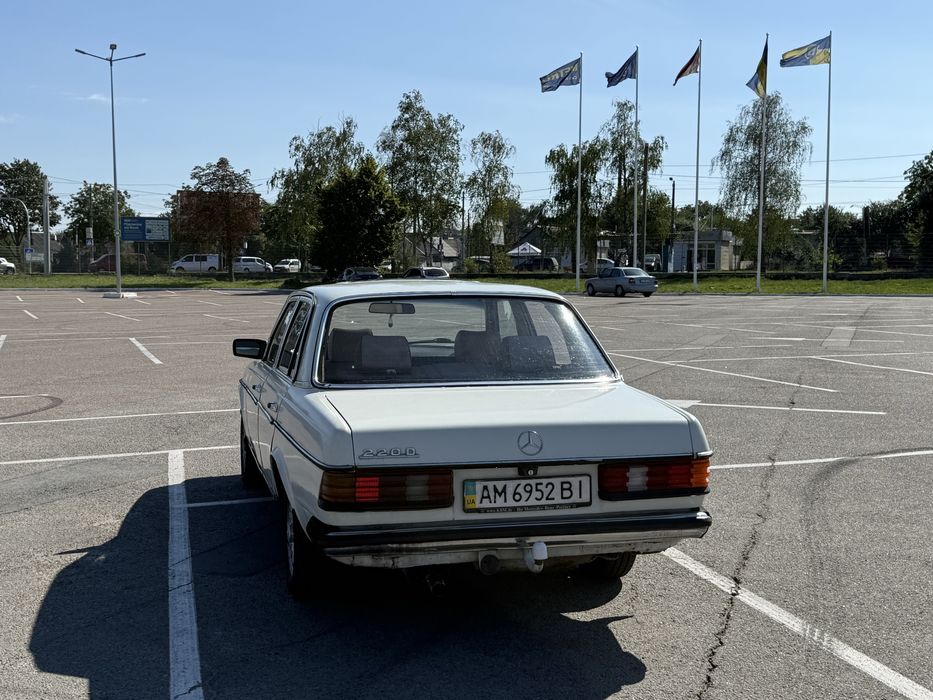Mercedes-Benz E-Class W123 1984