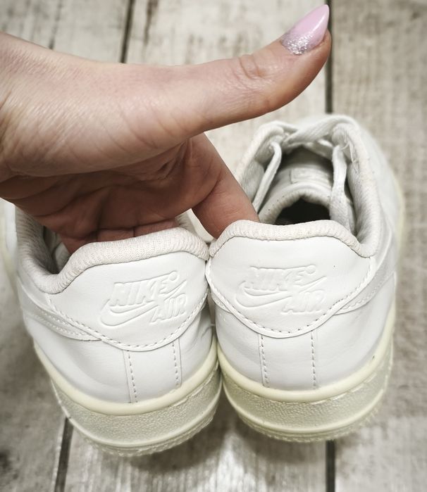 Zestaw dwóch lat  butów