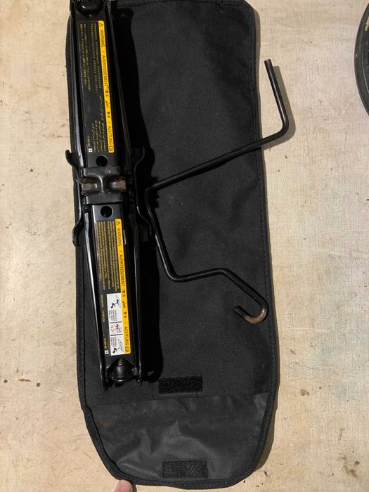 Домкрат (комплект) оригінальний Renault