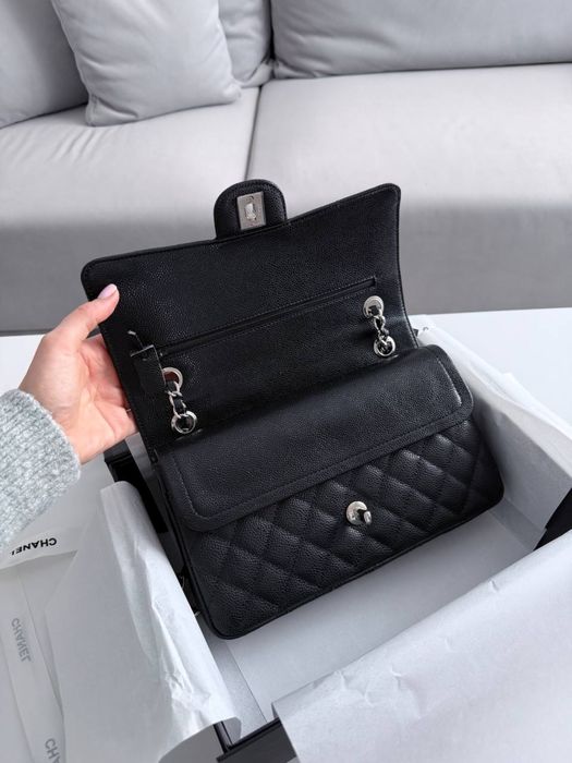 Шкіряна сумка у стилі Chanel Classic