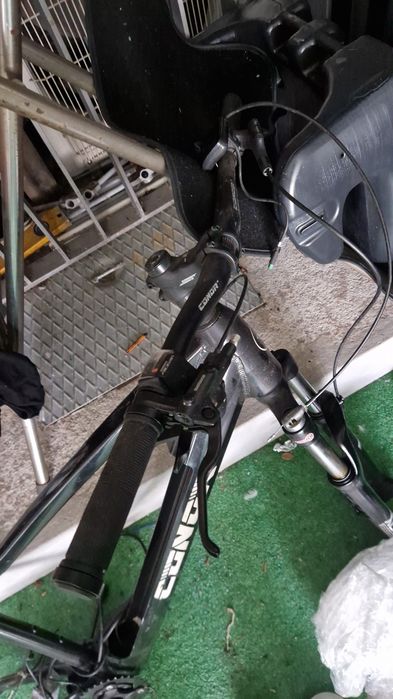 Quadros de bicicleta normal e eletrica