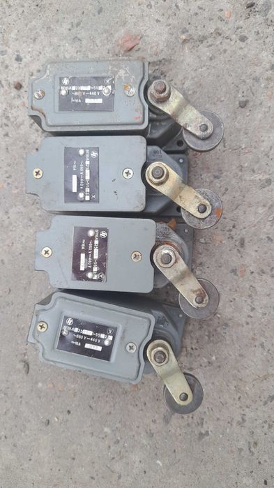 вимикач  кінцевик