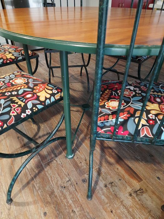 Mesa de madeira + 6 cadeiras