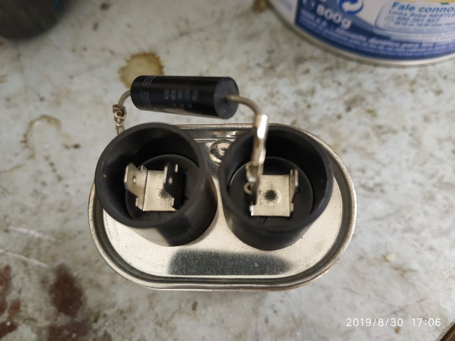 Condensadores e diodos para Microondas