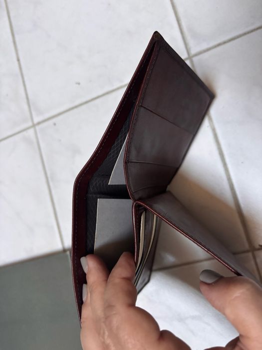 Carteira pele genuina. Nunca usada.