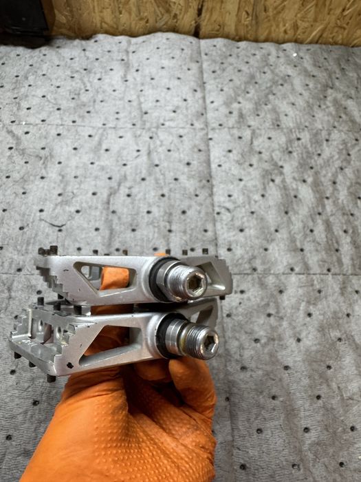 Pedały platformowe magnezowe nc-17