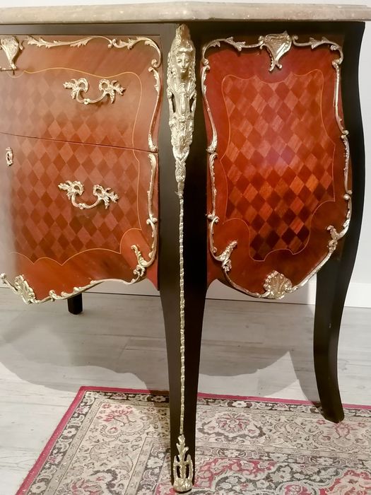 Clássica Antiga Cómoda, Luís XV. Pau-santo e parqueterie. Mármore