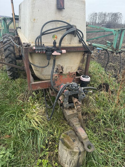 Продам оприскувач оп- 2000