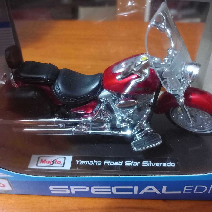 Moto 1/18 Maisto e Bburago com 10% de desconto