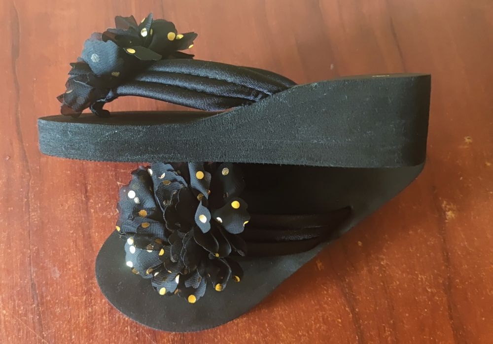 Продам новые, на небольшой танкетке.